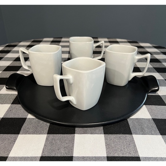 Oneida Other - EUC. Set of 4 Oneida coffee mugs.